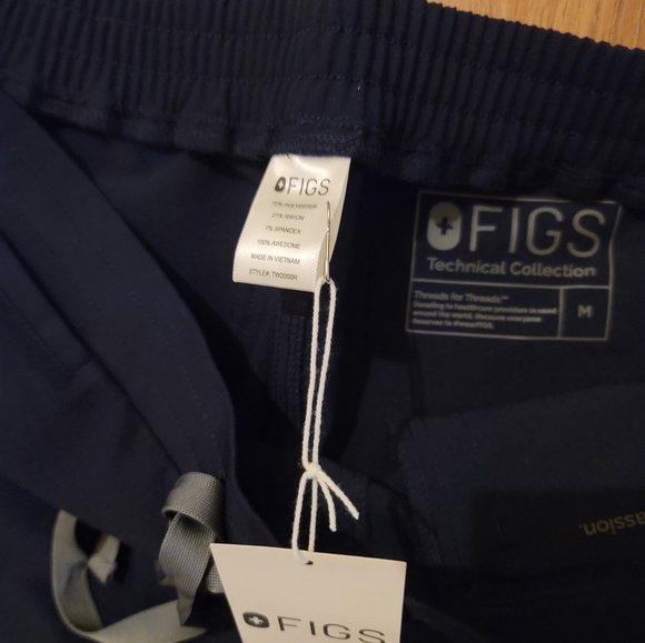NWT Figs Yola Skinny Navy Cargo Scrub Pants - Picture 3 of 4
